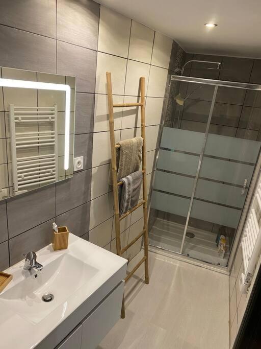 Gite De Tom Et Mag Classe 3 * Clevacances Villa Pontgibaud Exterior photo
